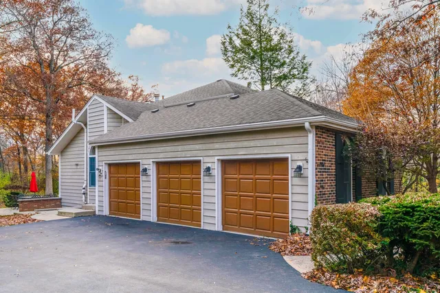 $949,000 | 15393 West Oak Spring Road, Libertyville, IL 60048