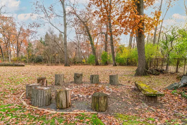 $949,000 | 15393 West Oak Spring Road, Libertyville, IL 60048