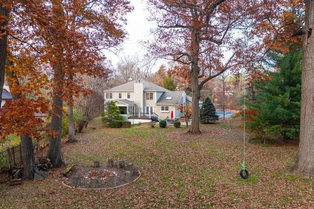 $949,000 | 15393 West Oak Spring Road, Libertyville, IL 60048