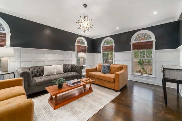 $949,000 | 15393 West Oak Spring Road, Libertyville, IL 60048