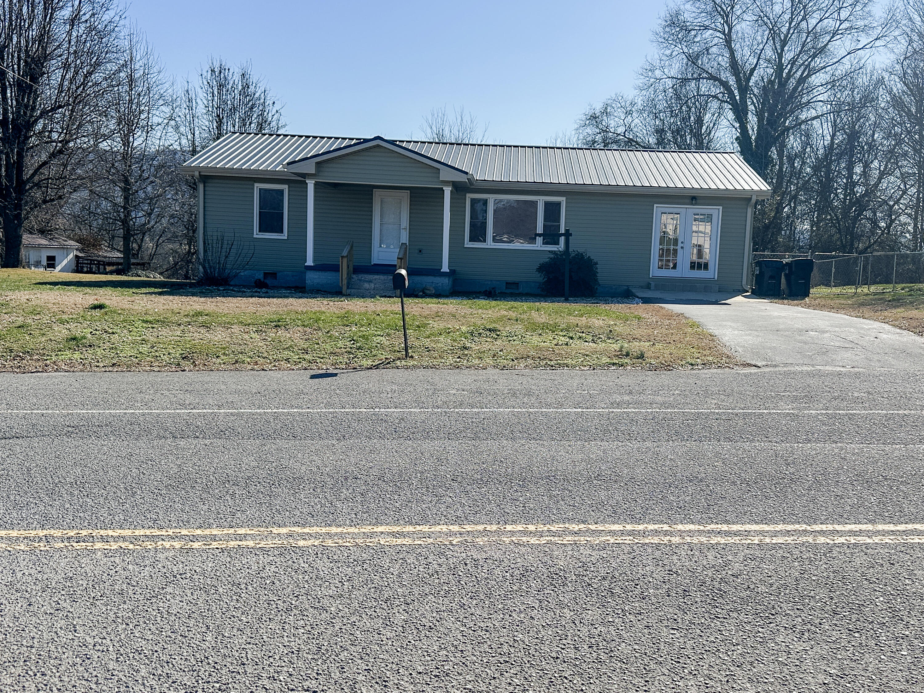 2404 Main Street Pikeville, TN 37367 - Photo 3 of 34 IMG_9024 2