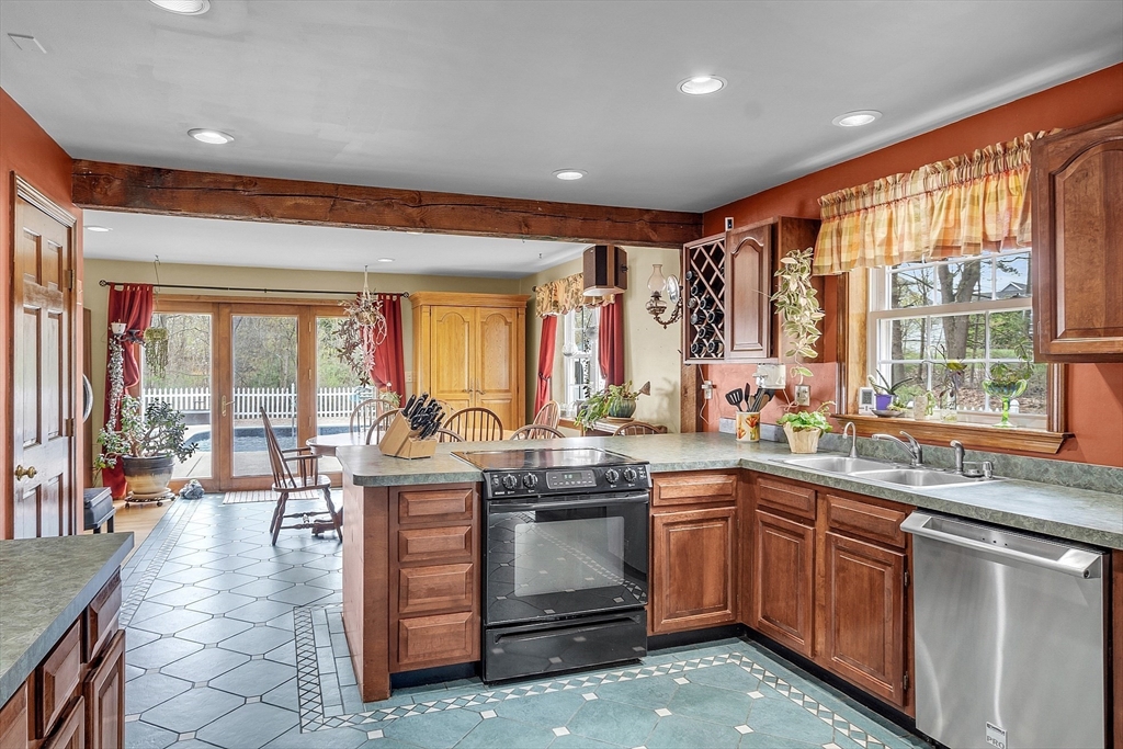 23 Harrington Road Westminster, MA 01473 - Photo 19 of 42 a kitchen with lots of counter top space