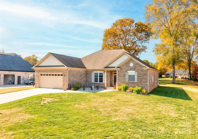 $460,000 | 128 Harbourtown Drive, Kings Mountain, NC 28086