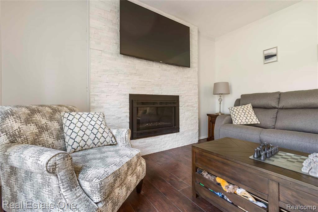 702 Ten Point Drive Rochester Hills, MI 48309 - Photo 8 of 34