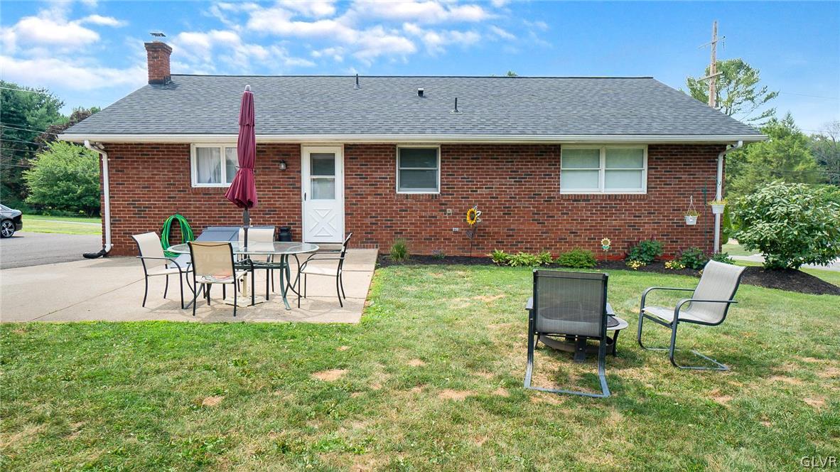 3267 Bingen Road Bethlehem, PA 18015 - Photo 23 of 31 Lots of Entertaining Space
