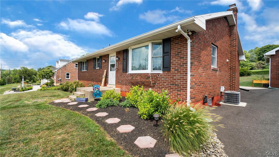 3267 Bingen Road Bethlehem, PA 18015 - Photo 3 of 31 Gallery Image 3