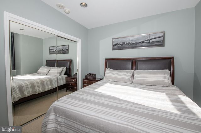 $300,000 | 1600 Arch Street, Unit 704, Philadelphia, PA 19103