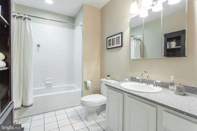 $300,000 | 1600 Arch Street, Unit 704, Philadelphia, PA 19103