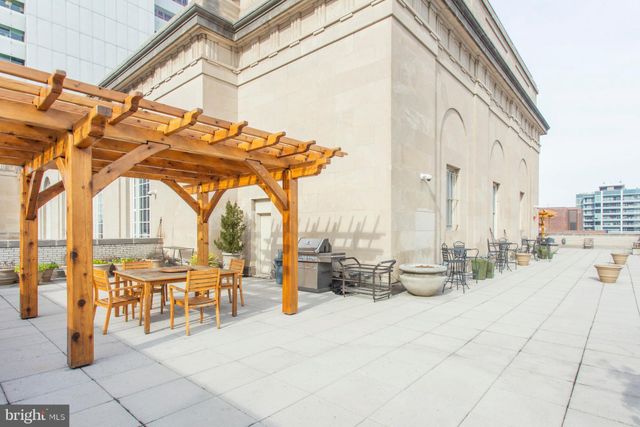 $300,000 | 1600 Arch Street, Unit 704, Philadelphia, PA 19103