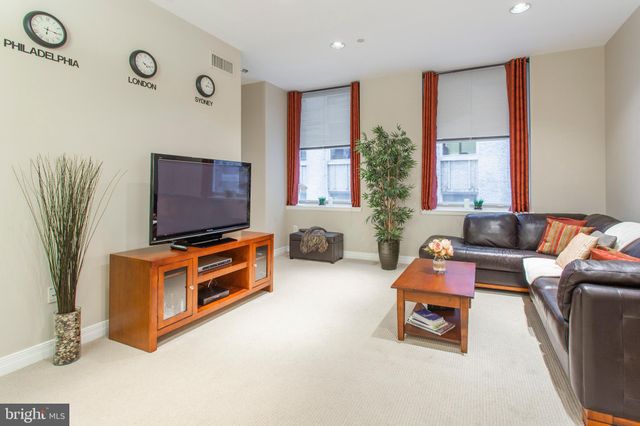 $300,000 | 1600 Arch Street, Unit 704, Philadelphia, PA 19103