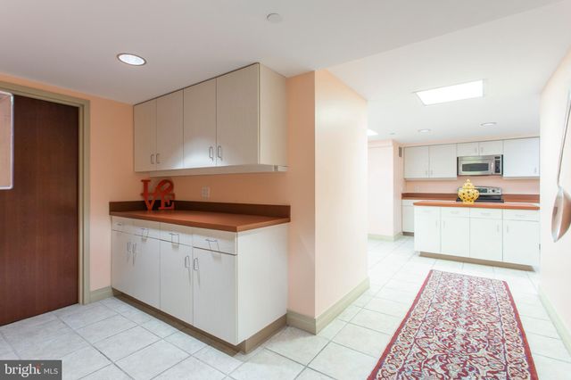 $300,000 | 1600 Arch Street, Unit 704, Philadelphia, PA 19103