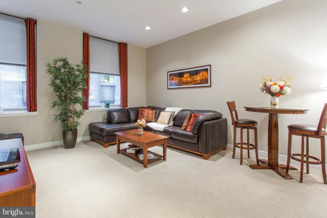 $300,000 | 1600 Arch Street, Unit 704, Philadelphia, PA 19103