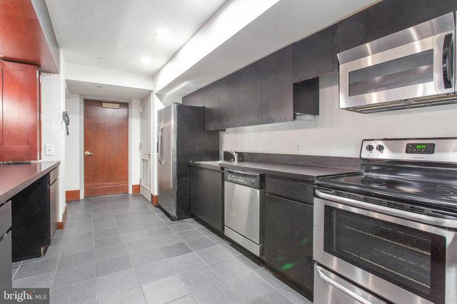 $300,000 | 1600 Arch Street, Unit 704, Philadelphia, PA 19103