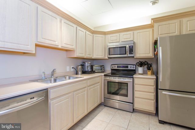 $300,000 | 1600 Arch Street, Unit 704, Philadelphia, PA 19103