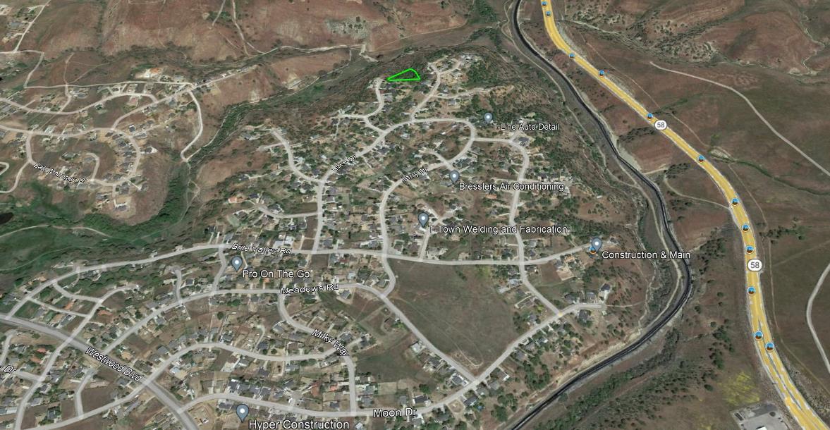 22948 Rim Way Tehachapi, CA 93561 - Photo 10 of 16 a bathroom with a shower