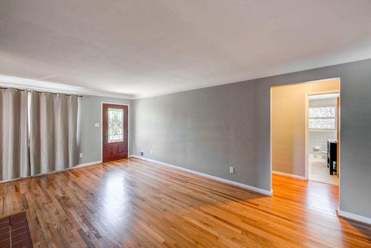 5561 Vogel Road Cincinnati, OH 45239 - Photo 4 of 33