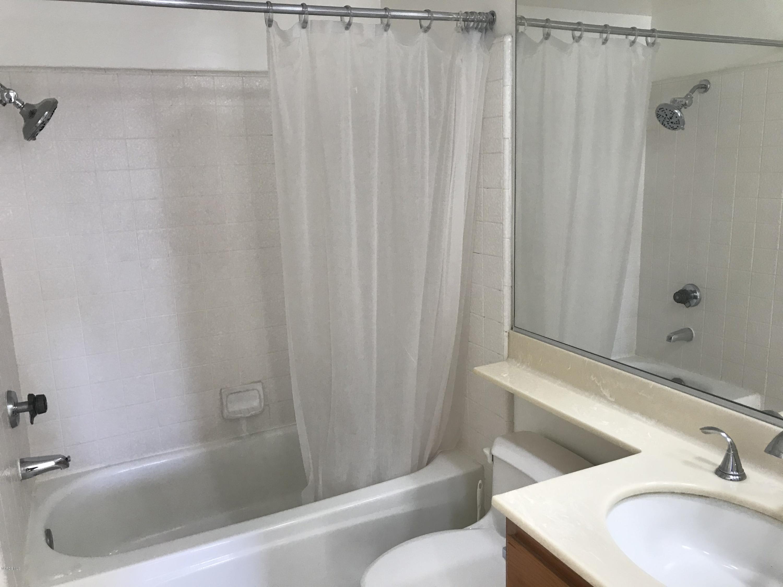 792 Congressional Road Simi Valley, CA 93065 - Photo 22 of 27 a bathroom with a sink and a bathtub