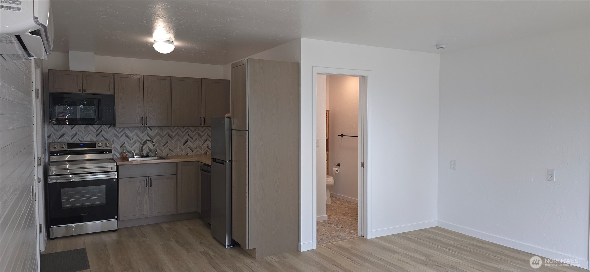 251 Spring View Place, Unit B Sequim, WA 98382 - Photo 4 of 23