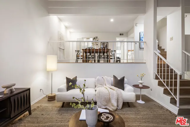 $799,000 | 11732 Moorpark Street, Unit I, Studio City, CA 91604