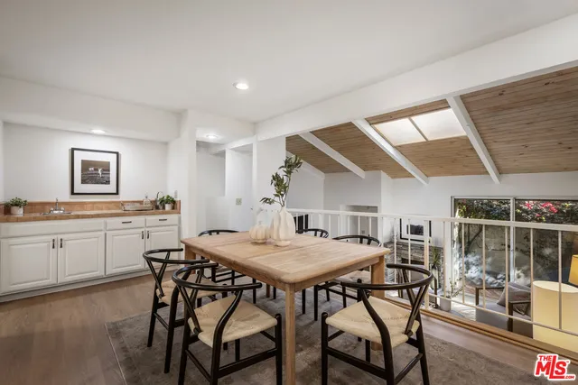$799,000 | 11732 Moorpark Street, Unit I, Studio City, CA 91604