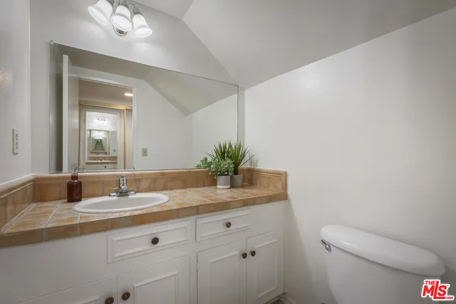 $799,000 | 11732 Moorpark Street, Unit I, Studio City, CA 91604