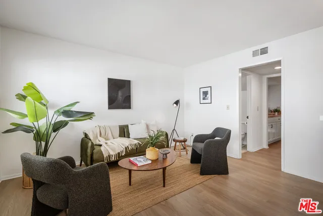 $799,000 | 11732 Moorpark Street, Unit I, Studio City, CA 91604