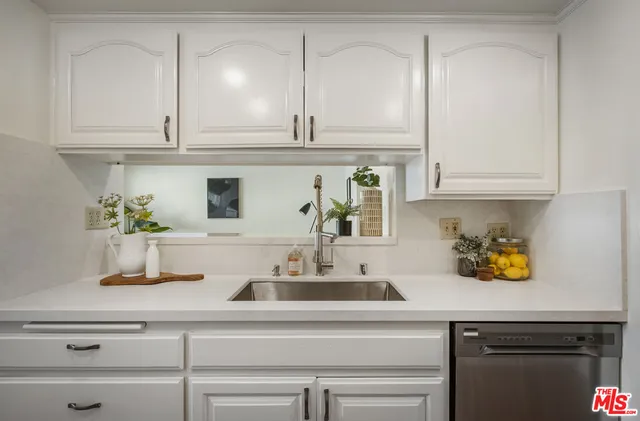 $799,000 | 11732 Moorpark Street, Unit I, Studio City, CA 91604