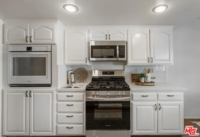 $799,000 | 11732 Moorpark Street, Unit I, Studio City, CA 91604