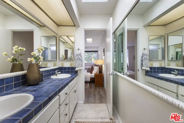 $799,000 | 11732 Moorpark Street, Unit I, Studio City, CA 91604