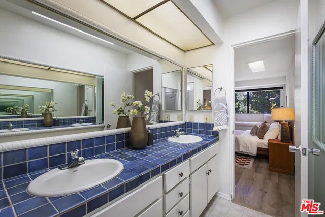 $799,000 | 11732 Moorpark Street, Unit I, Studio City, CA 91604