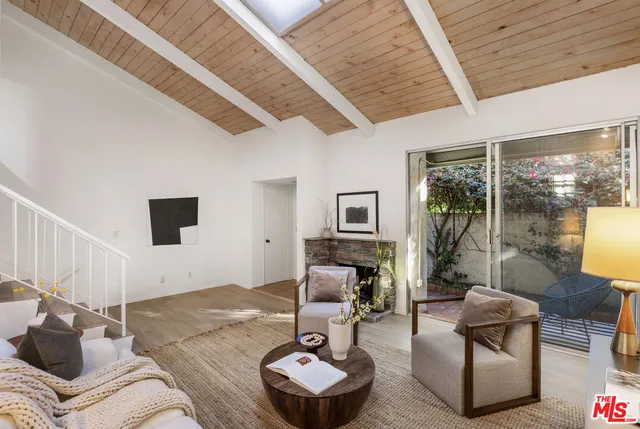 $799,000 | 11732 Moorpark Street, Unit I, Studio City, CA 91604