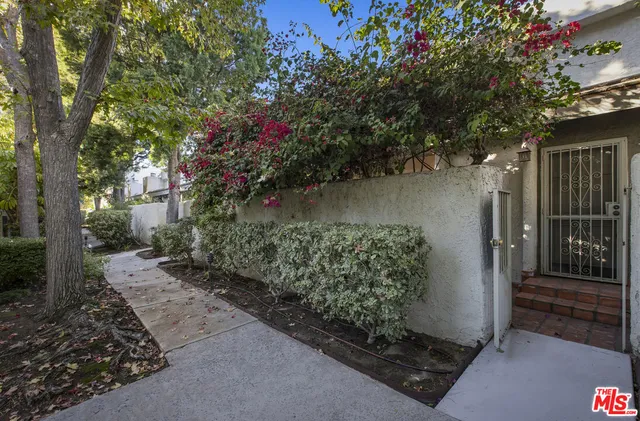 $799,000 | 11732 Moorpark Street, Unit I, Studio City, CA 91604