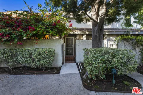 $799,000 | 11732 Moorpark Street, Unit I, Studio City, CA 91604