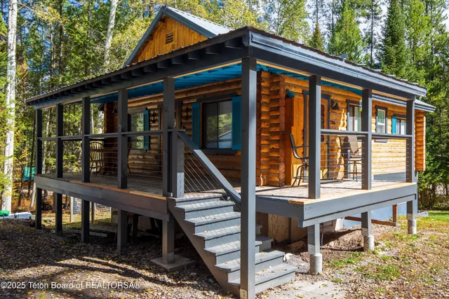 $649,000 | 704 Sunset Drive, Alpine, WY 83128