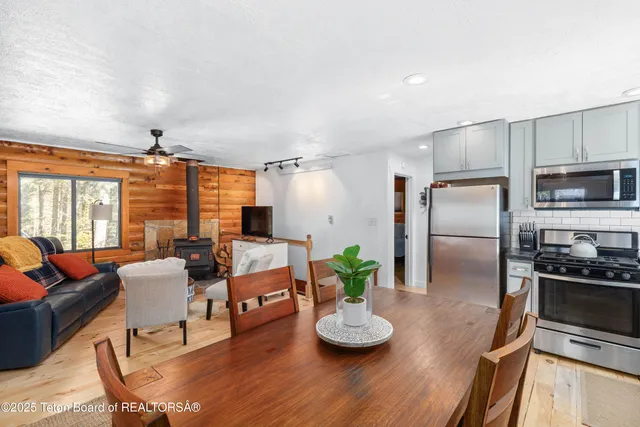 $649,000 | 704 Sunset Drive, Alpine, WY 83128