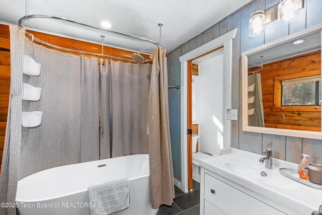 $649,000 | 704 Sunset Drive, Alpine, WY 83128