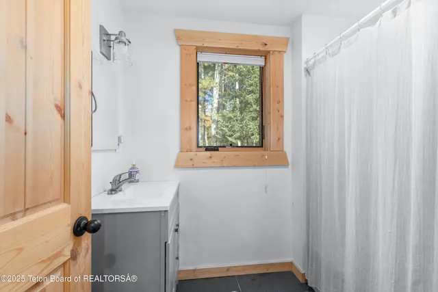 $649,000 | 704 Sunset Drive, Alpine, WY 83128