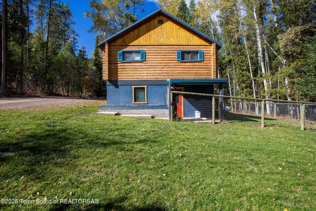 $649,000 | 704 Sunset Drive, Alpine, WY 83128