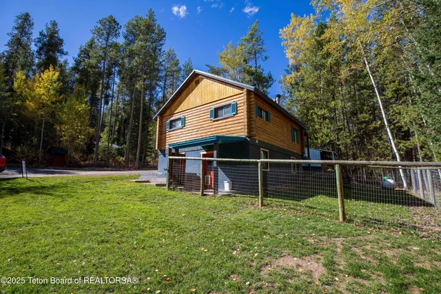 $649,000 | 704 Sunset Drive, Alpine, WY 83128