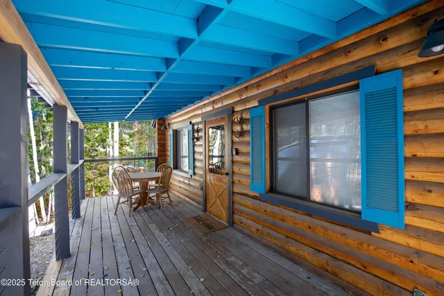 $649,000 | 704 Sunset Drive, Alpine, WY 83128