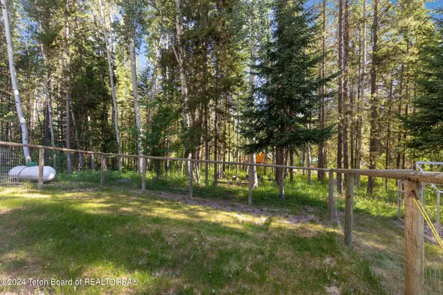 $649,000 | 704 Sunset Drive, Alpine, WY 83128