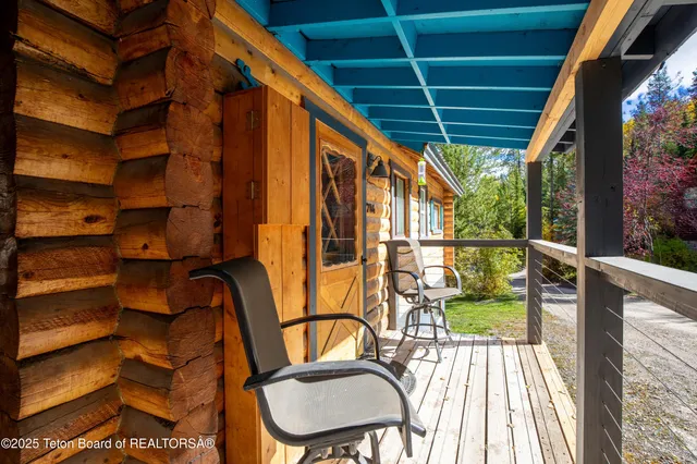 $649,000 | 704 Sunset Drive, Alpine, WY 83128