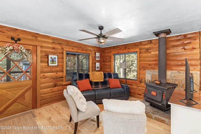 $649,000 | 704 Sunset Drive, Alpine, WY 83128