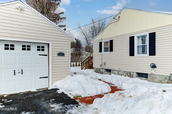 $229,900 | 647 Beaumond Place, Deerfield, NY 13502