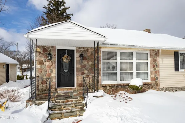 $229,900 | 647 Beaumond Place, Deerfield, NY 13502