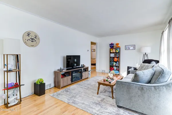 $229,900 | 647 Beaumond Place, Deerfield, NY 13502