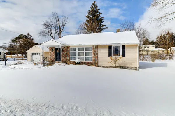 $229,900 | 647 Beaumond Place, Deerfield, NY 13502