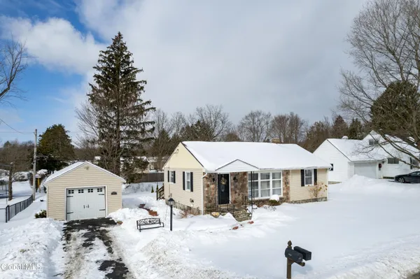 $229,900 | 647 Beaumond Place, Deerfield, NY 13502