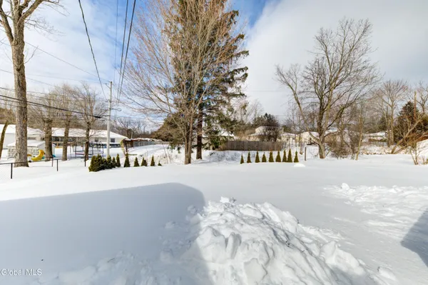 $229,900 | 647 Beaumond Place, Deerfield, NY 13502