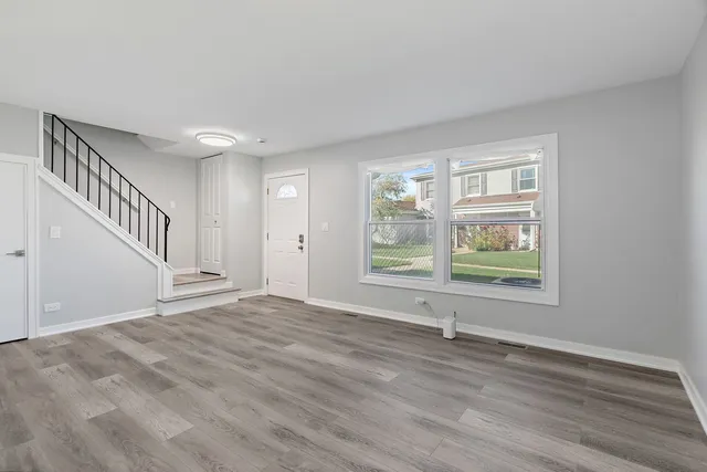 $259,900 | 1311 Kingsbury Drive, Unit E, Hanover Park, IL 60133